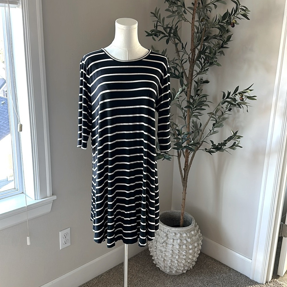 M - Abercrombie & Fitch striped dress